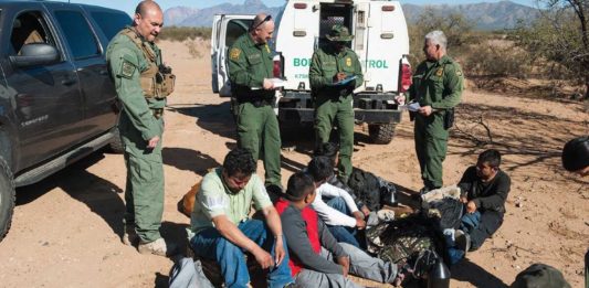 Texas deporta más mexicanos que California