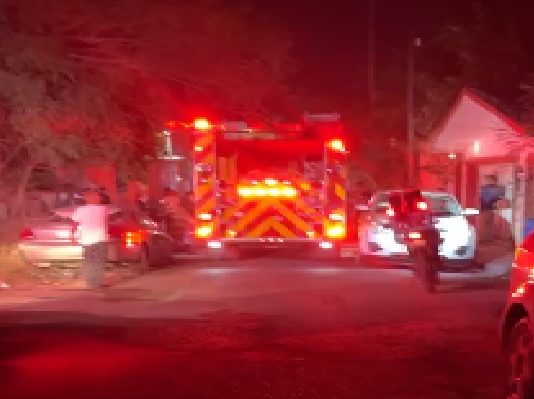 Bomberos acuden a incendio en una vivienda que dejo daños materiales