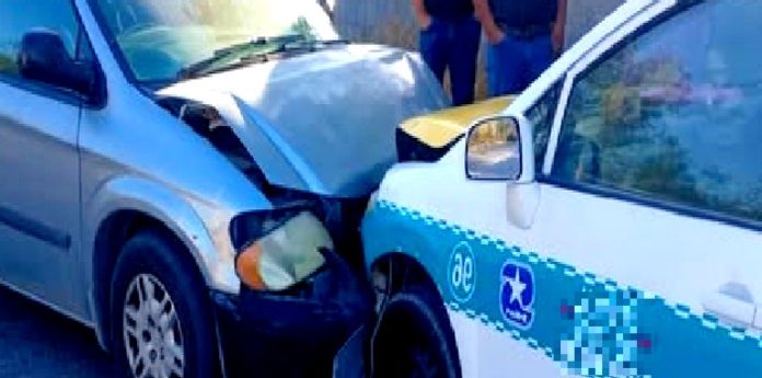 Choque deja solo daños materiales en concurrida avenida (1)