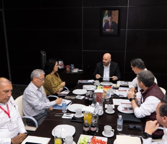 Participa Mónica Villarreal en reunión de trabajo con la Secretaría de Recursos Hidráulicos