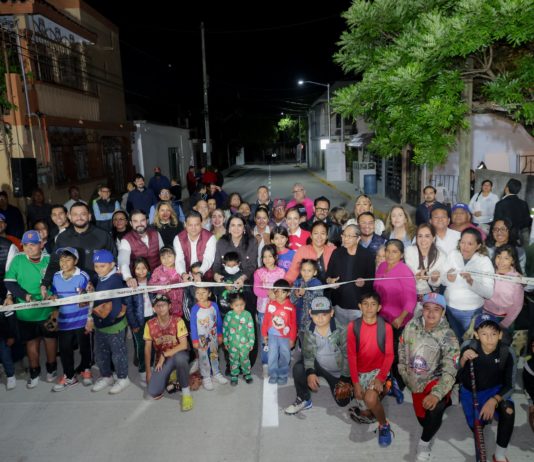 Mónica Villarreal Anaya inaugura obra de pavimentación en la colonia Tancol