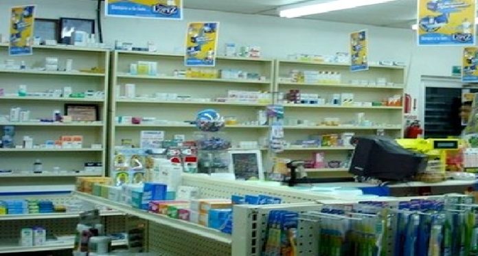 Rateros asaltan farmacia se presume sean los mismos que andan asaltando comercios y negocios