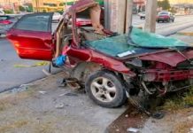 Se debate entre la vida y la muerte tras sufrir aparatoso accidente vial