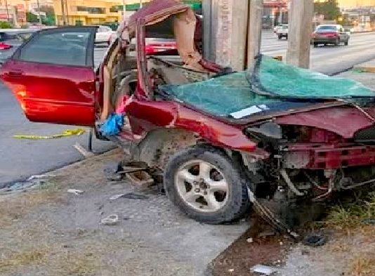 Se debate entre la vida y la muerte tras sufrir aparatoso accidente vial