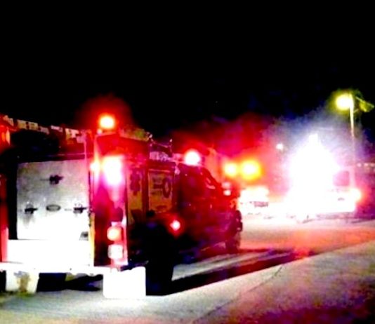 Bomberos acuden ha llamado de incendio en vivienda