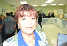 Entregarán Damas Leonas lentes y aparatos auditivos a abuelitos