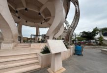 Desaparece placa colocada en el kiosko de la plaza Isauro Alfaro