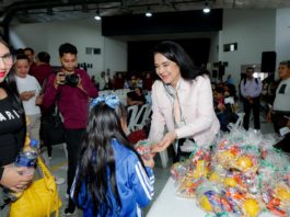 Mónica Villarreal fortalece la educación con la entrega de Becas Municipales