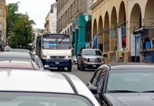 Microbuses del Valle y Tancol vuelven a circular cerca de los Mercados