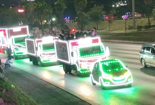 Miles de ciudadanos disfrutaron el tradicional desfile navideño Reynosa 2025