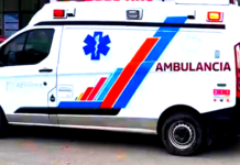 Unidad médica auxilia a persona lesionada por accidente vial