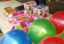 Familia invita a donar juguetes para llevar a los niños y niñas de Alamo está Navidad