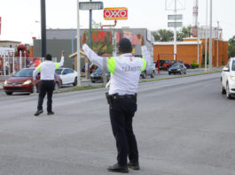 Suspenden a 10 agentes viales “por diferentes situaciones”, dice director de tránsito