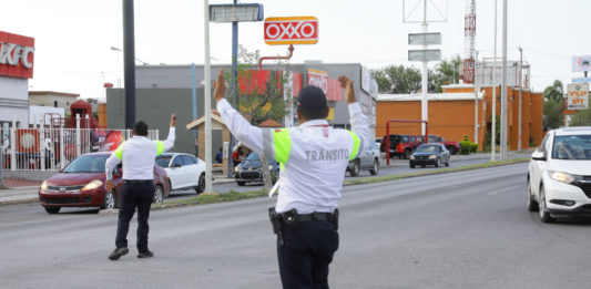 Suspenden a 10 agentes viales “por diferentes situaciones”, dice director de tránsito