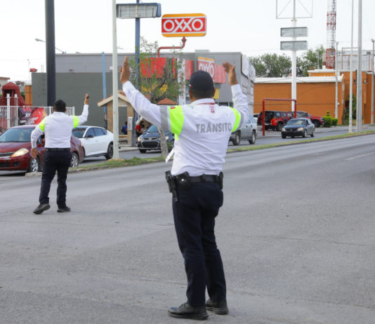 Suspenden a 10 agentes viales “por diferentes situaciones”, dice director de tránsito