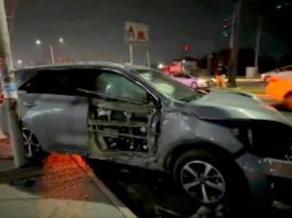Accidente vial deja cuantiosos daños en concurrido boulevard