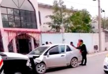 Accidente vial deja cuantiosos daños en la colonia Praderas de Elite