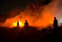 Bomberos sofocan incendio en pastizal en alejada colonia que dejo daños