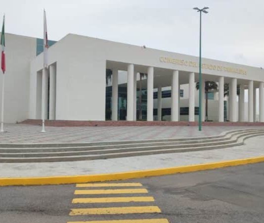 Endurece Congreso ofensiva contra consultorios médicos ilegales