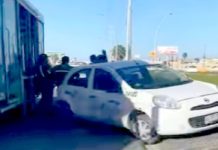 Chocan unidades en libramiento Monterrey dejando daños y caos vial