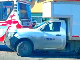 Chocan unidades y dejan cuantisosos daños materiales
