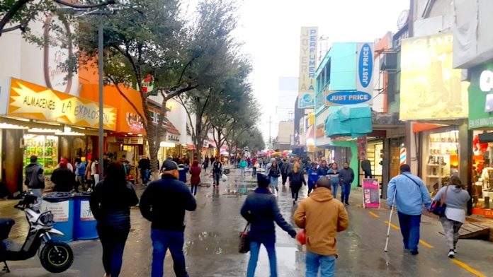 Comerciantes registran pocas ventas por bajas temperaturas