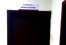 Detienen a sujeto por sacar mercancía de un comercio sin pagar