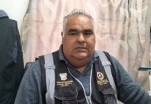 A pesar del frio, turistas acuden a playa miramar e intentan ingresar al mar