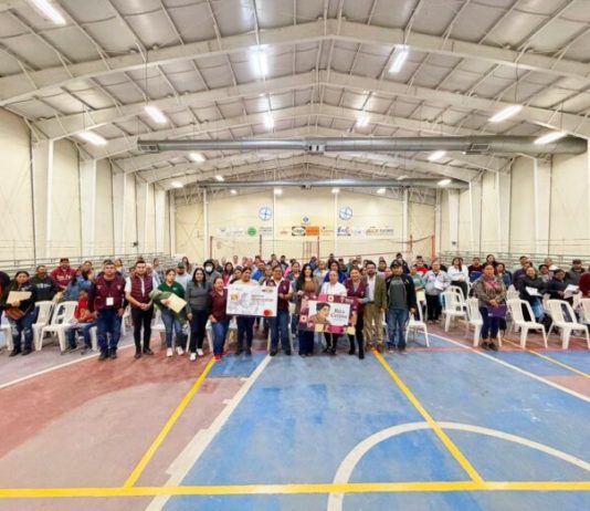 Entregan tarjetas de la Beca Universal “Rita Cetina”