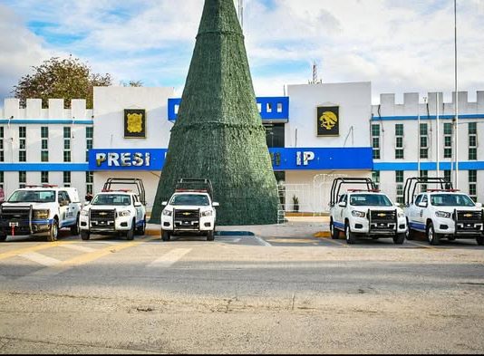 Entregan unidades de reacción rápida a Protección Civil y Bomberos