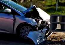 Se proyecta unidad en apartada carretera dejando daños materiales