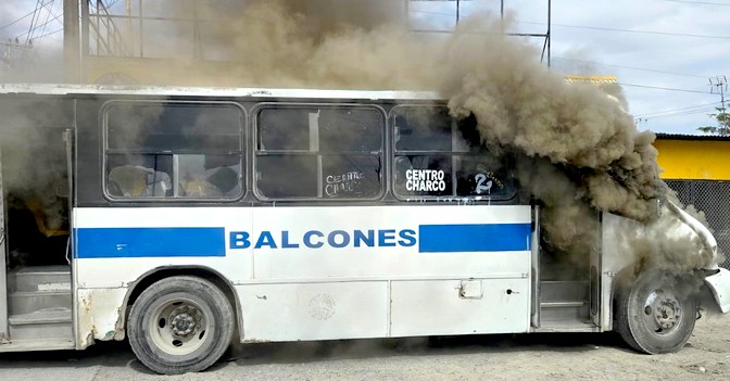 Se quema pecera y deja daños materiales