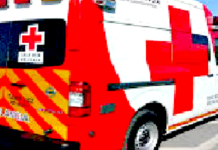 Unidad médica auxilia a persona lesionada a hospital