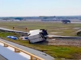 Vuelca tráiler lleno de carga en el temible y tenebroso “Viaducto de la Muerte”