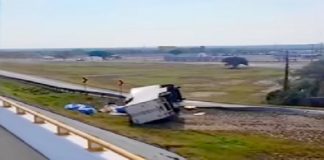 Vuelca tráiler lleno de carga en el temible y tenebroso “Viaducto de la Muerte”