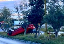 Vuelca unidad en apartada colonia popular