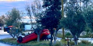 Vuelca unidad en apartada colonia popular