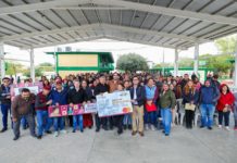 Entregaron Alcalde de Reynosa y Coordinador de Becas las tarjetas Rita Cetina