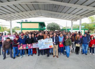Entregaron Alcalde de Reynosa y Coordinador de Becas las tarjetas Rita Cetina