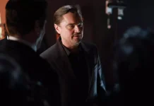 Leonardo DiCaprio y su viaje en yate con Jeff Bezos, el blanco de un chiste en los Critics Choice Awards 2026