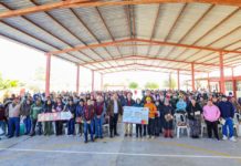 Entregó Carlos Peña Ortiz tarjetas de becas Rita Cetina en la secundaria técnica #73