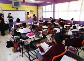 Demanda educativa es alta en escuelas del poniente; hay grupos de hasta 40 alumnos
