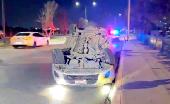 Accidente deja cuantiosos daños materiales en apartada colonia popular (1)