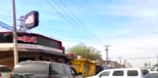 Accidente vial deja solo daños en concurrida colonia popular