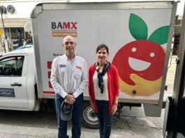 Encabeza Luz Adriana Villarreal entrega de alimentos y cobijas en la colonia Carmen Romano