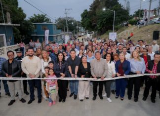 Inaugura Mónica Villarreal Pavimentación de Calle en la colonia Campbell