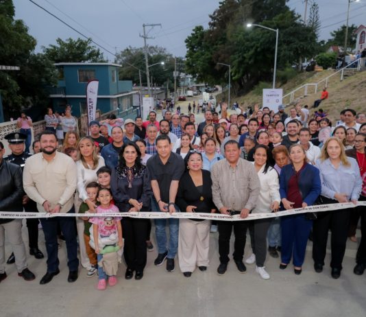Inaugura Mónica Villarreal Pavimentación de Calle en la colonia Campbell