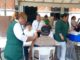 Refuerzan las acciones contra el sarampión, vacunan al personal del aeropuerto, central de autobuses y hospitales
