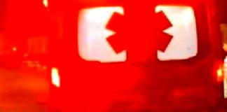 Unidad medica auxilia a persona y la trasladan a un hospital