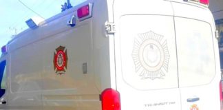 Unidad médica auxilia a victima tras ser atropellada por una unidad